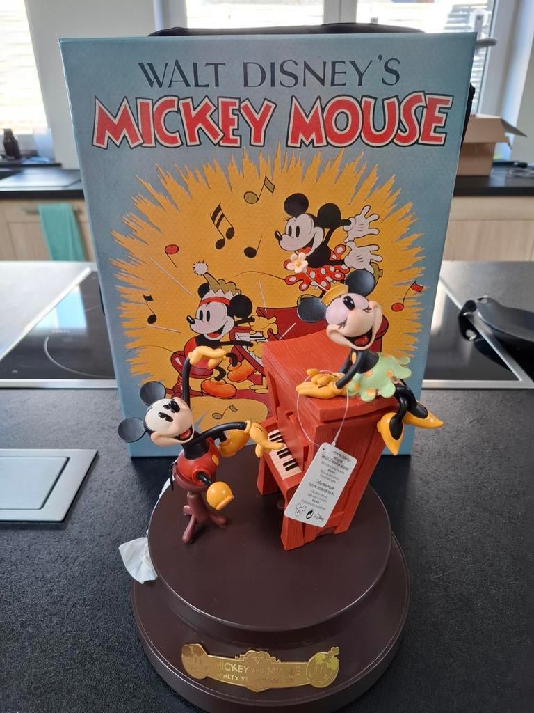 Figurine Musicale Mickey & Minnie 90 ans, Collections, Enlèvement ou Envoi, Mickey Mouse, Comme neuf, Statue ou Figurine