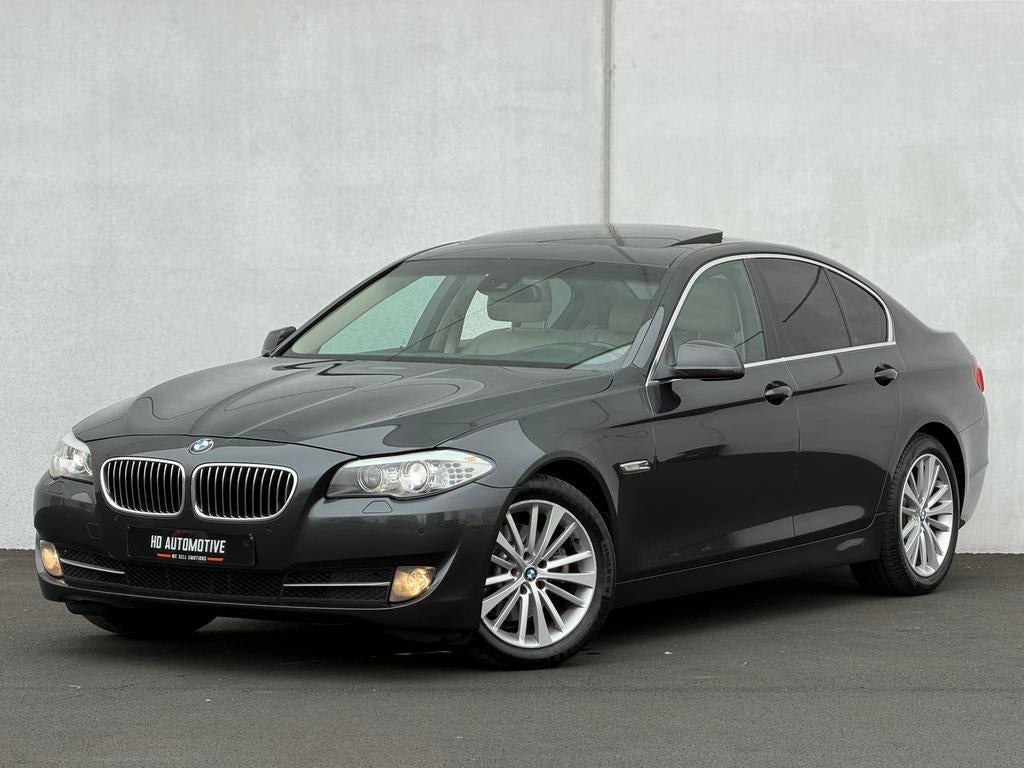 BMW F10 523i *AUTOMATIC* • LEDER • GPS • OPENDAK • 1STE EIG., Auto's, BMW, Automaat, Achterwielaandrijving, Beige, 2996 cc