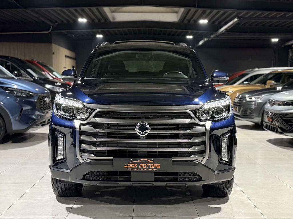 SsangYong Musso 2.2 Turbo e-Xdi 4WD Auto. HardTop 203cv TVAC, Autos, SsangYong, Cuir, Entreprise, Musso, Noir