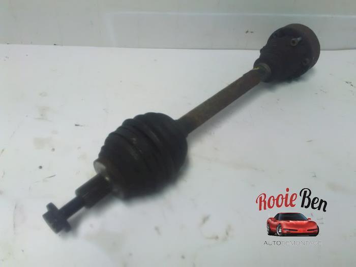 Aandrijfas links-voor van een Volkswagen Touran, Gebruikt, -, Volkswagen, -