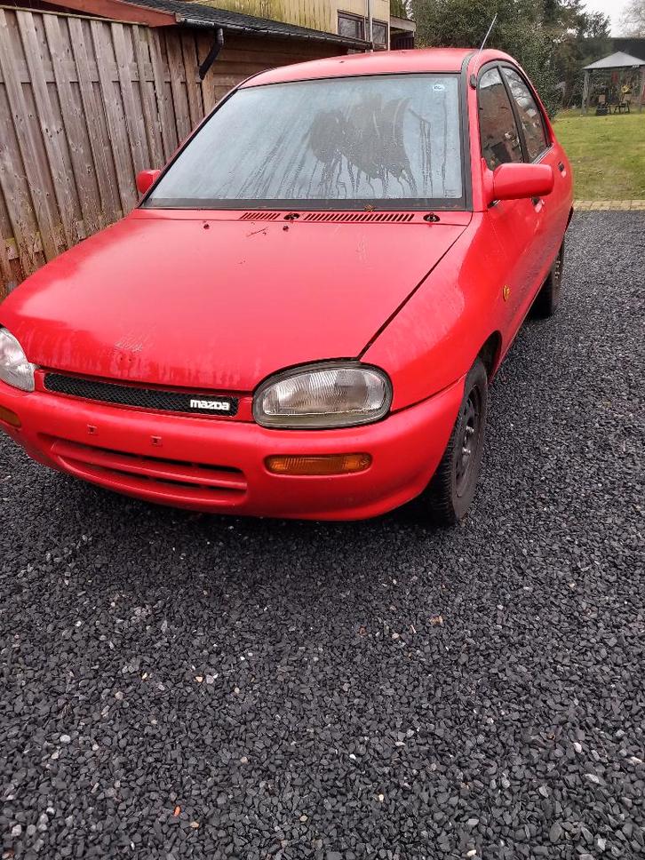 Mazda 121 DB Bolletje Bolhoed, Auto's, Mazda, Particulier, Benzine, Stadsauto, 4 deurs, Handgeschakeld, Rood, Stof, Voorwielaandrijving