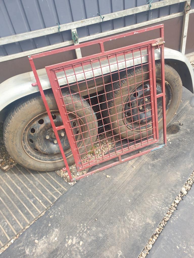 Poortje ,77 cm breed en 85  hoog, Ophalen of Verzenden