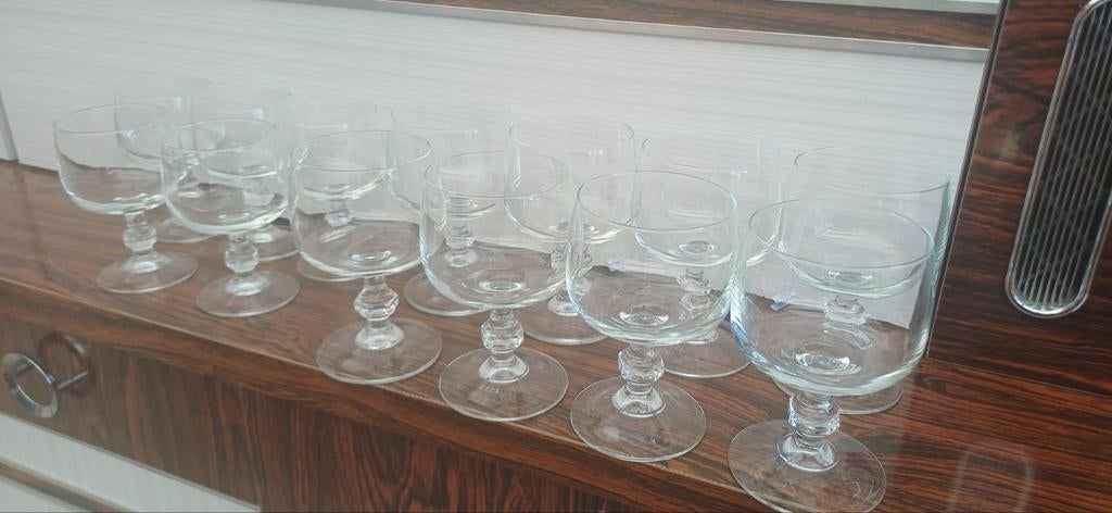 Assortiment glazen op voetje gratis af te halen in Gullegem, Enlèvement