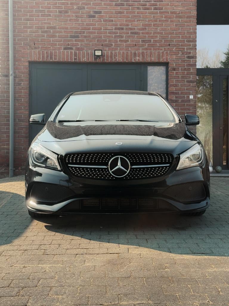 Mercedes CLA 180 Shooting Brake - AMG, Autos, Mercedes-Benz, Particulier, CLA, ABS, Airbags, Air conditionné, Bluetooth, Verrouillage central
