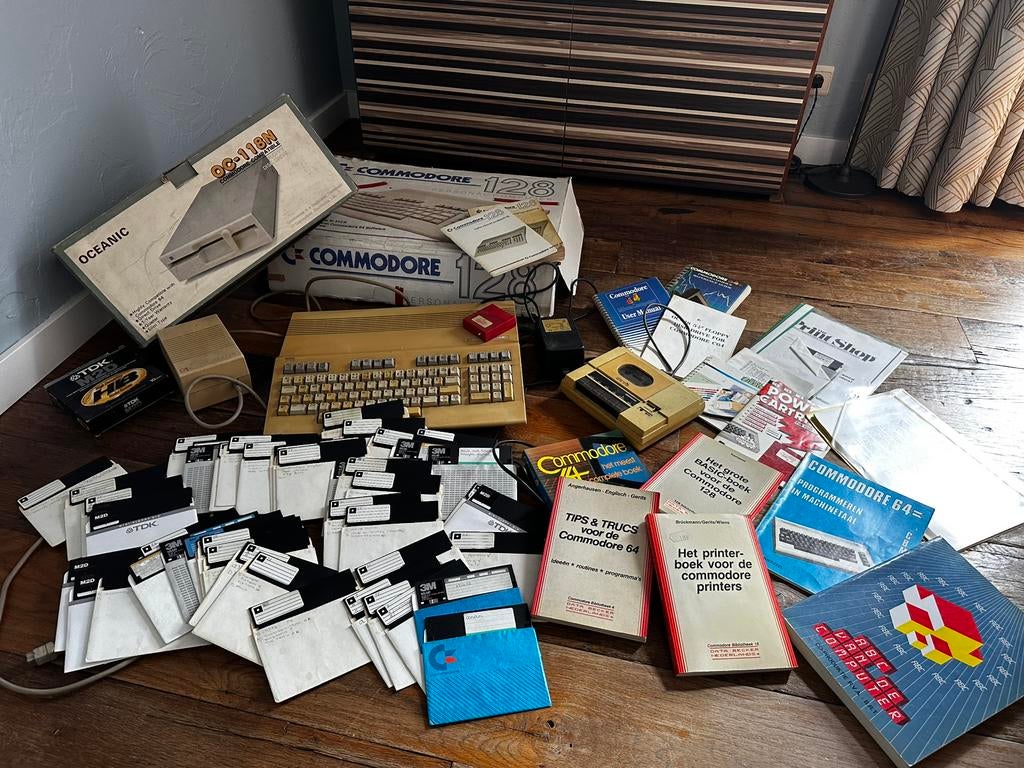 Commodore 128/64 met software en diverse spellen, Informatique & Logiciels, Ordinateurs Vintage, Enlèvement