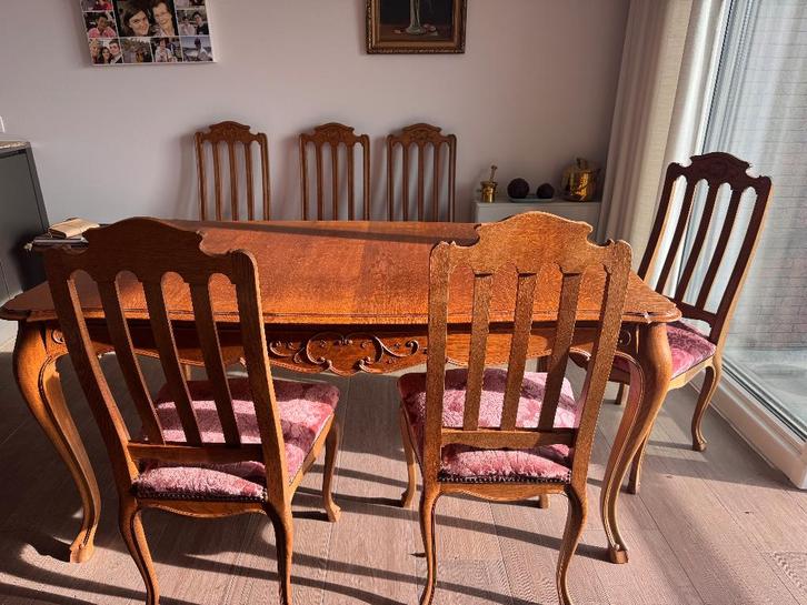 Grote massief eikenhouten eettafel en 8 stoelen, Huis en Inrichting, Complete eetkamers, Zo goed als nieuw, 8 stoelen of meer