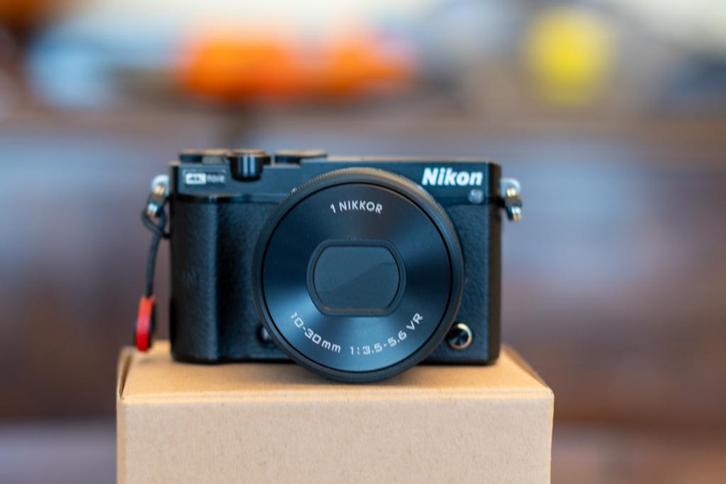 Nikon 1 J5 Kit complet + 10-30 VR - État NEUF, TV, Hi-fi & Vidéo, Appareils photo numériques, Comme neuf, Compact, Nikon, Enlèvement