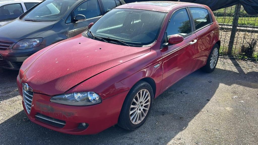 afla romeo 147 twin spark 51.000km export 990€, Autos, Alfa Romeo, Entreprise, ABS, Régulateur de distance, Airbags, Air conditionné