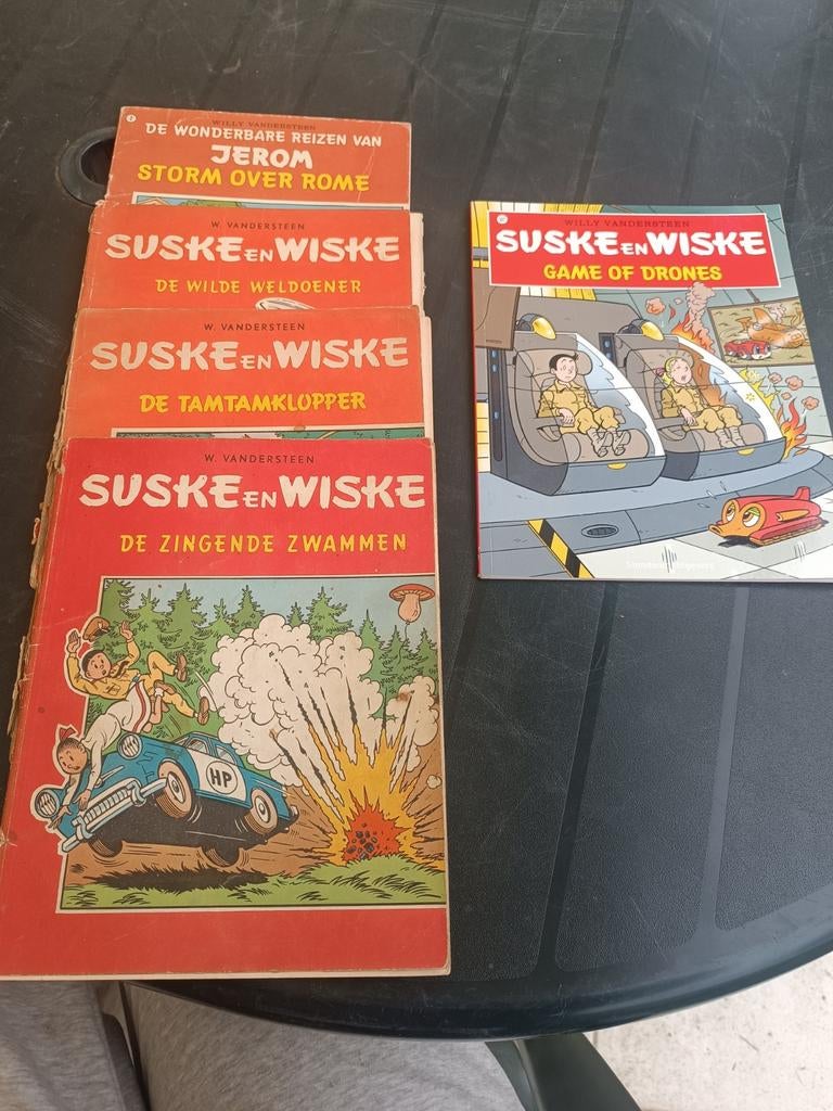5 strips Suske en wiske ( 3 zwart wit, 2 in kleur), Ophalen of Verzenden