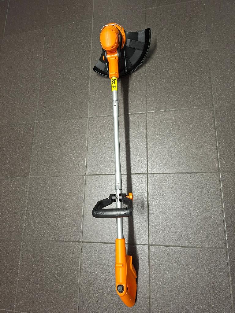 Grastrimmer van Lawmaster met batterij en lader, Tuin en Terras, Grastrimmers, Ophalen, Zo goed als nieuw, Accu