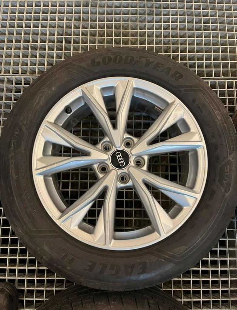 AUDI Q3 - Jantes + pneus été 235 55 18, Autos : Pièces & Accessoires, Pneus & Jantes, Enlèvement, Pneus été, Pneu(s)