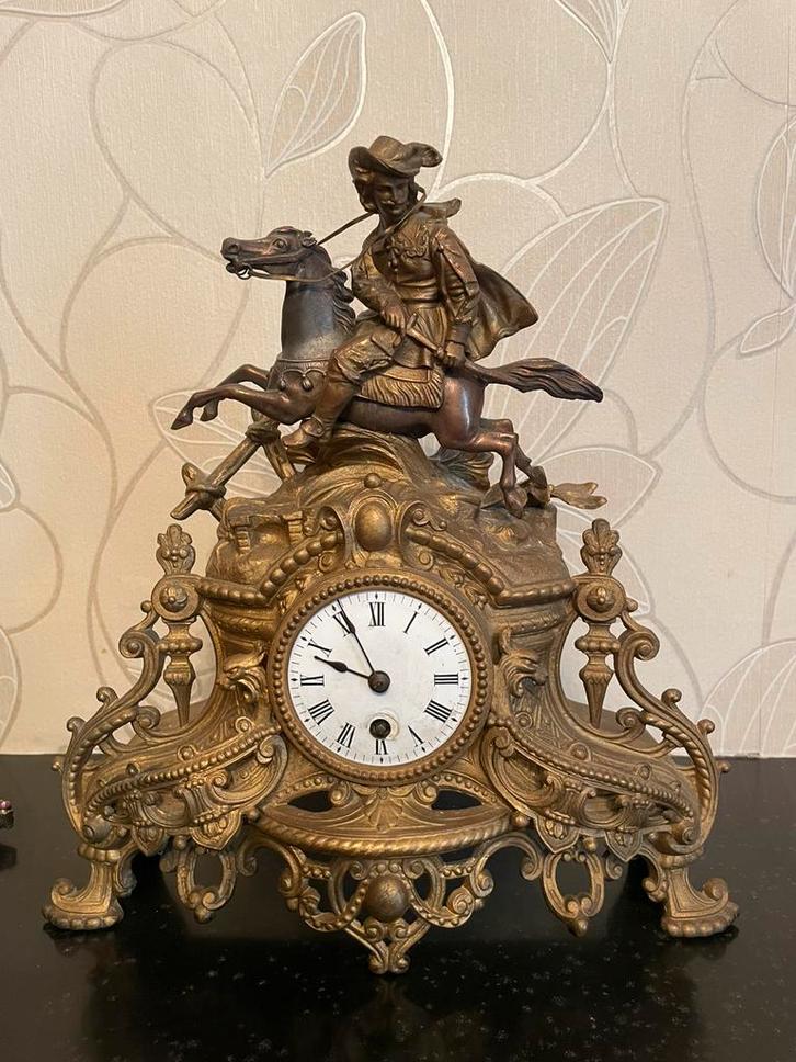 Pendule ancienne avec sculpture en bronze, Antiek en Kunst, Antiek | Klokken, Ophalen