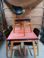 Vintage tafel en stoelen ., Huis en Inrichting, Ophalen
