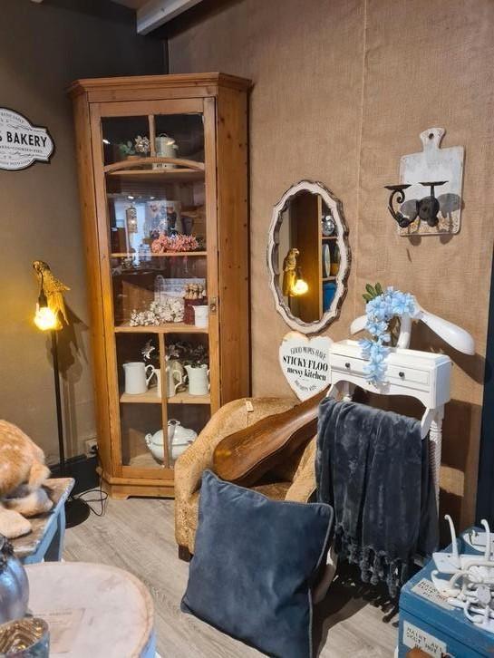 Grote grenen hoekkast vitrinekast, Huis en Inrichting, Kasten | Wandmeubels, Zo goed als nieuw, Ophalen