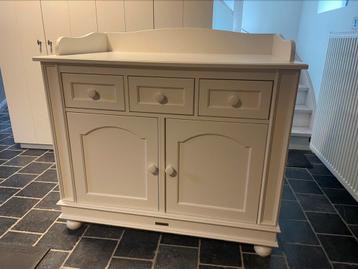 Ververstafel + kast Theophile & Patachou beschikbaar voor biedingen