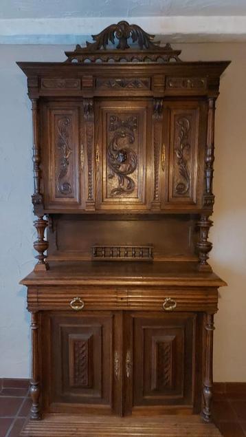 Antieke kast beschikbaar voor biedingen