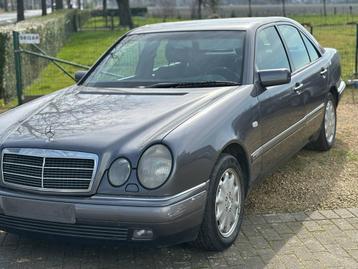 MERCEDES BENZ E320, Auto's, Automaat, Zwart, Bedrijf, ABS