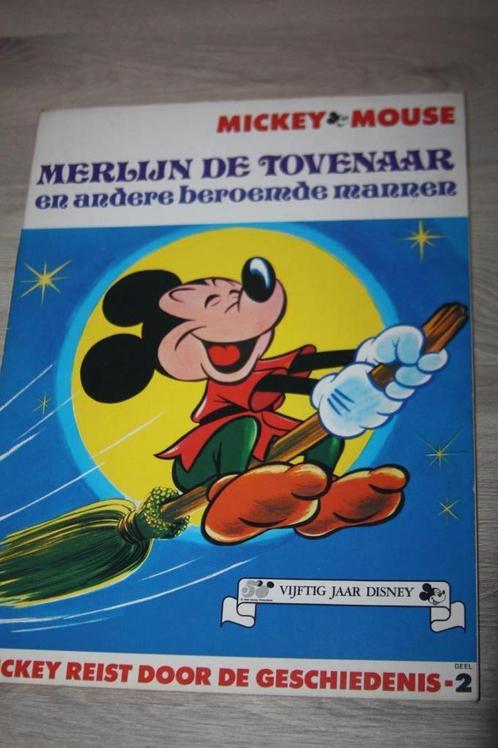 50 jaar Disney , Mickey , Merlijn de tovenaar 1971, strip, Collections, Disney, Comme neuf, Autres types, Mickey Mouse, Enlèvement ou Envoi