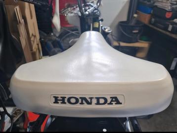 Honda Camino origineel wit zadel.  beschikbaar voor biedingen