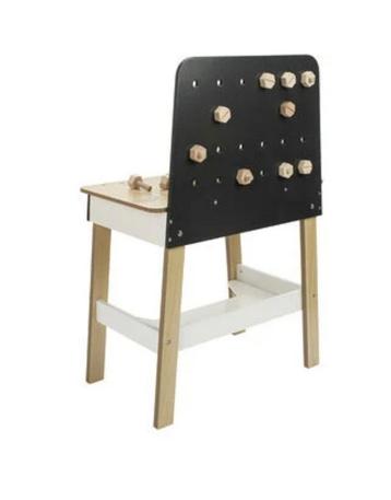 DIY-werkbankspel met houten gereedschap beschikbaar voor biedingen