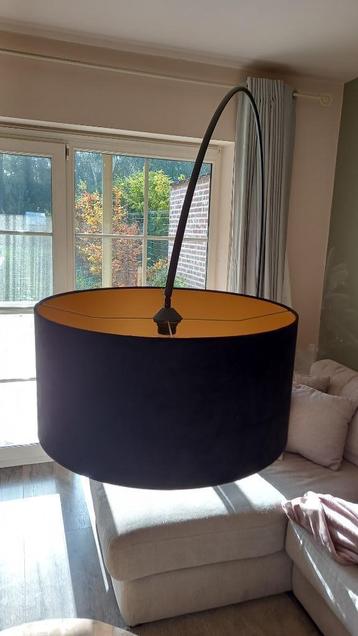 Booglamp beschikbaar voor biedingen