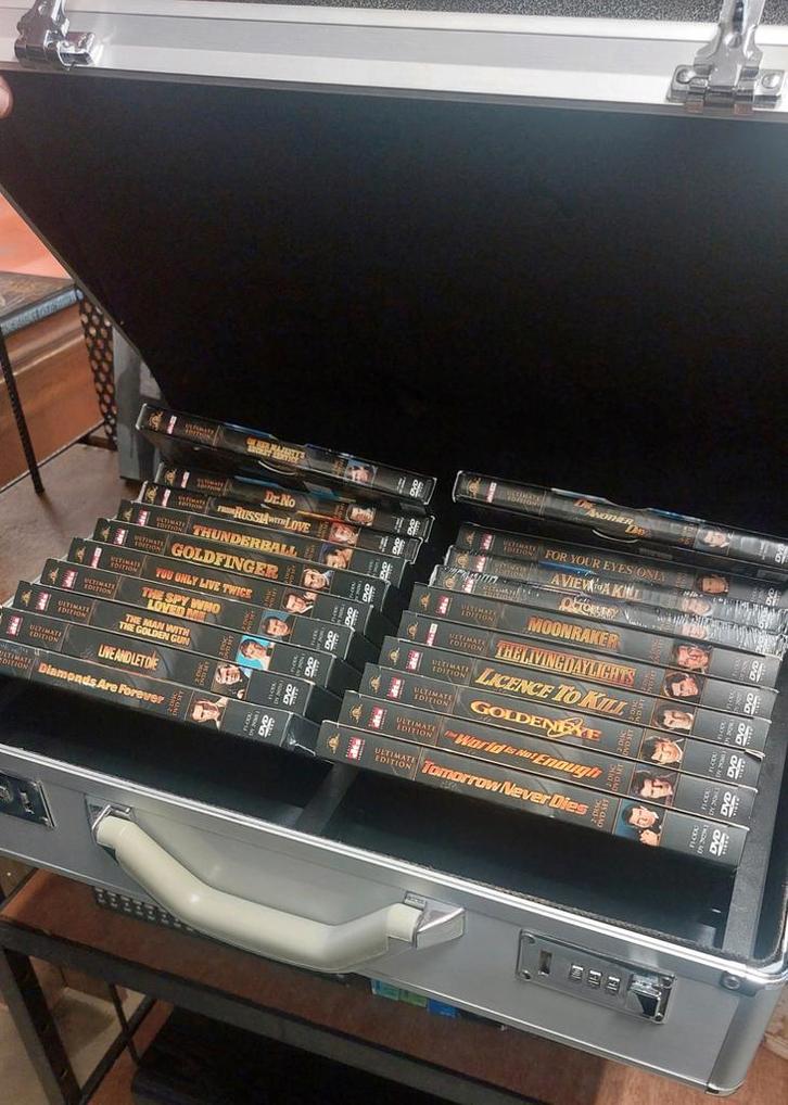 James Bond DVD-collectie in metalen koffer (Ultimate Edition, CD & DVD, CD | Compilations, Enlèvement