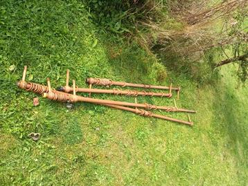 Tringles de rideaux en bois à donner