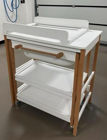 Verschoontafel met bad van QUAX beschikbaar voor biedingen