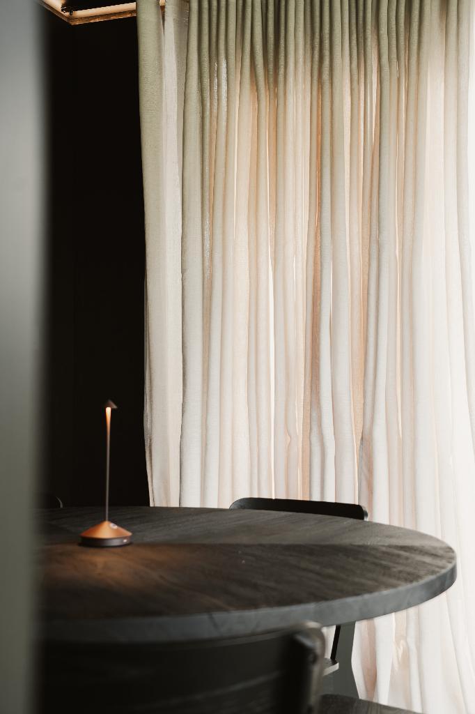 Eiken tafel + 6 stoelen, Huis en Inrichting, Tafels | Eettafels, Zo goed als nieuw, 100 tot 150 cm, 100 tot 150 cm, Vijf personen of meer