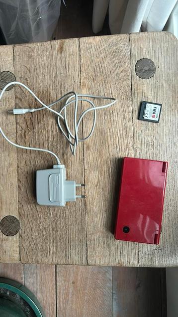 Nintendo DS + oplader +fifa 10 beschikbaar voor biedingen