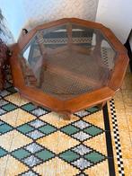 Table basse en verre, Enlèvement