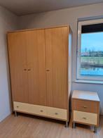 Kast met 3 deuren+2laden en bijhorend nachtkastje, Huis en Inrichting, Ophalen