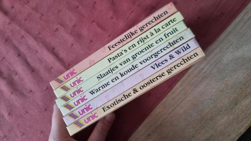 6 pocket kookboeken Unic, Boeken, Kookboeken, Gelezen, Ophalen of Verzenden