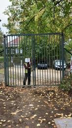 Draaipoort in twee gelijke delen 3m hoog 3,1 breed ts palen, Tuin en Terras, Ophalen, Zo goed als nieuw, IJzer, Spijlenhekwerk