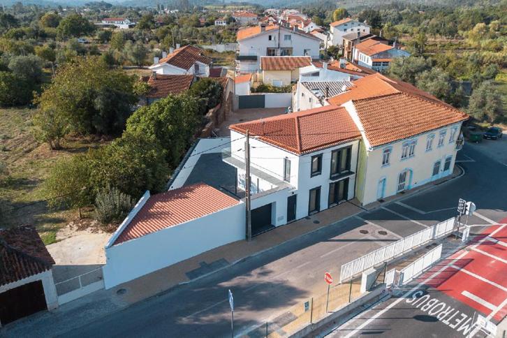 Nieuwe woning met pátio,varanda en barbeque centraal gelegen, Immo, Étranger, Portugal, Maison d'habitation, Ville