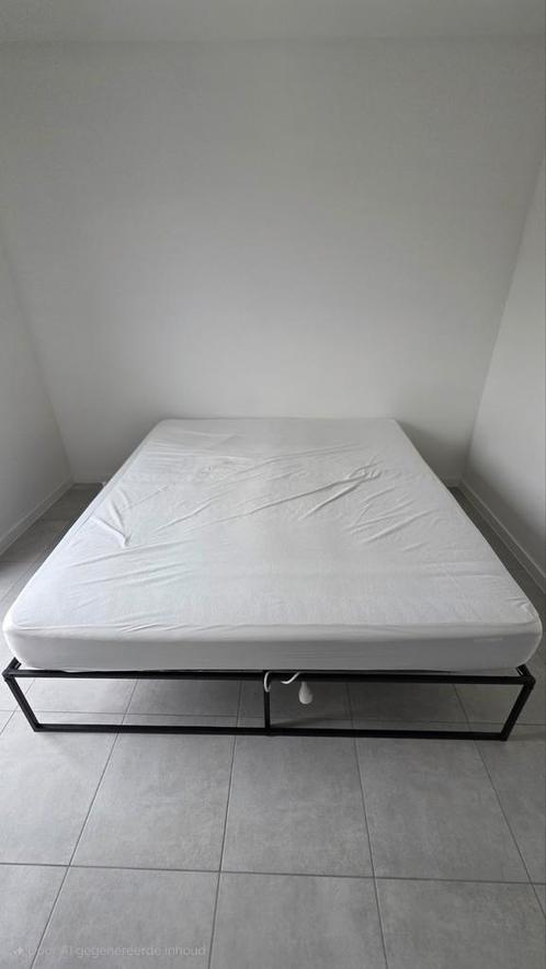 IKEA Hövåg matras 180x200 + stevig bedframe, Huis en Inrichting, Slaapkamer | Matrassen en Bedbodems, Zo goed als nieuw, Matras