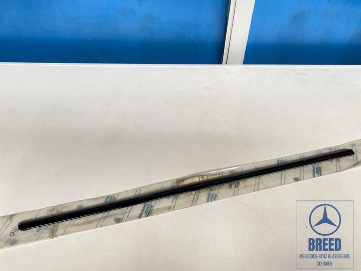 NOS sierlijst zijruit rechtsachter voor Mercedes W124 coupé, Auto-onderdelen, Carrosserie, Mercedes-Benz, Nieuw, Ophalen of Verzenden