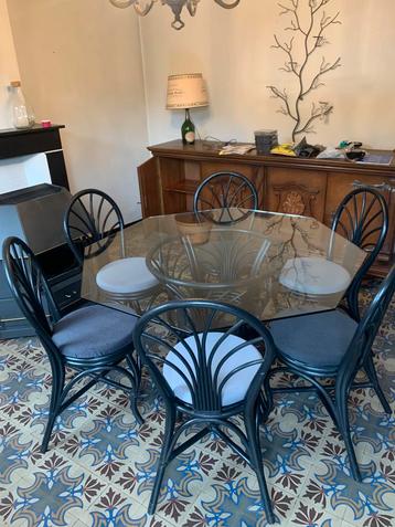 Achthoekige glazen tafel +6 zwarte rotanstoelen, Ophalen, Gebruikt, Zwart, Riet of Rotan