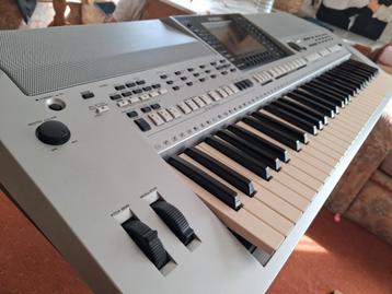 Yamaha PSR S900
