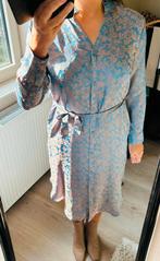 Blauw kleedje met taupe bloemen NIEUW, Vêtements | Femmes, Robes, Neuf, Taille 36 (S), Bleu, Sous le genou