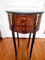 Petite table de nuit Louis XVI, Maison & Meubles, Enlèvement, Utilisé