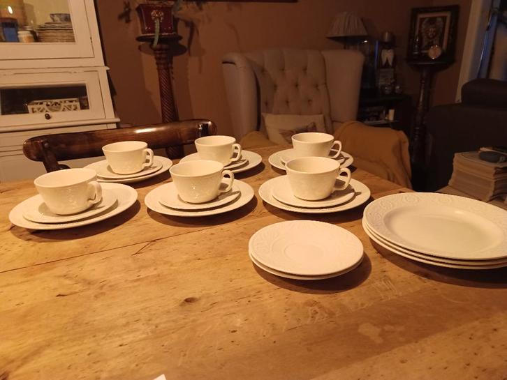 BOCH WIT GERIBBELDE RAND serviesdelen, Antiek en Kunst, Antiek | Servies los, Ophalen of Verzenden