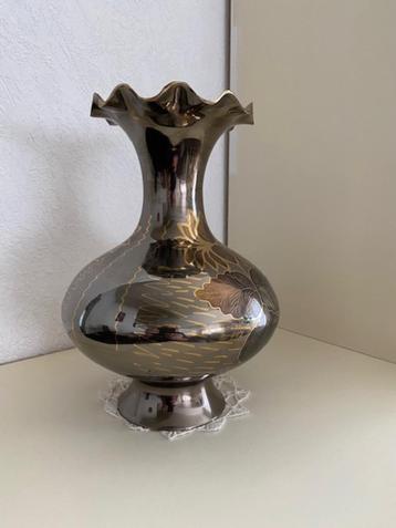 Vaas beschikbaar voor biedingen