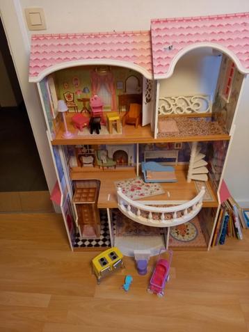 Groot poppenhuis beschikbaar voor biedingen