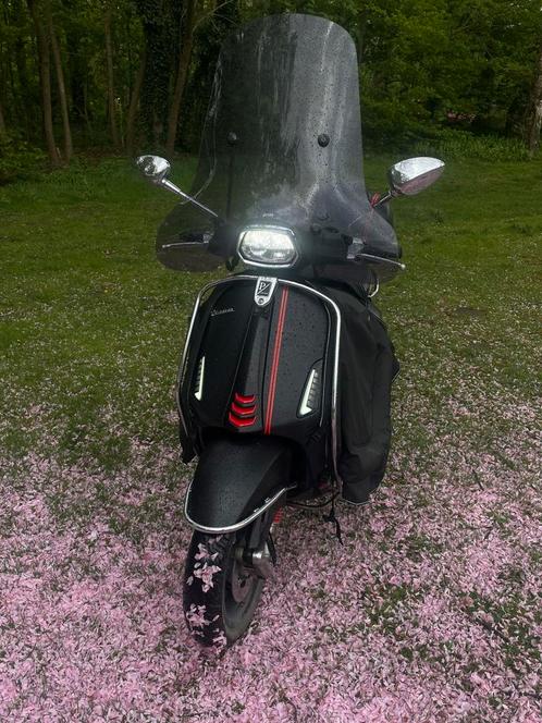 Vespa sprint B klasse, Fietsen en Brommers, Scooters | Vespa, Zo goed als nieuw, Ophalen