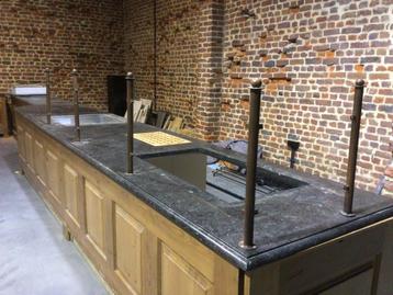 Toog uit bakkerswinkel beschikbaar voor biedingen