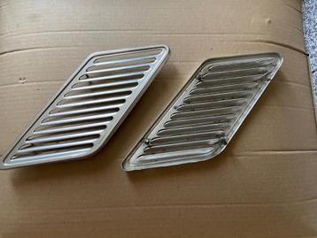 Grille ventilation externe Ford 12M 69 disponible aux enchères