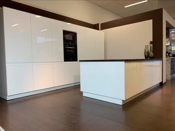 🌟Magazijnuitverkoop -Eiland keukens laatste stuks!🏡💰 beschikbaar voor biedingen