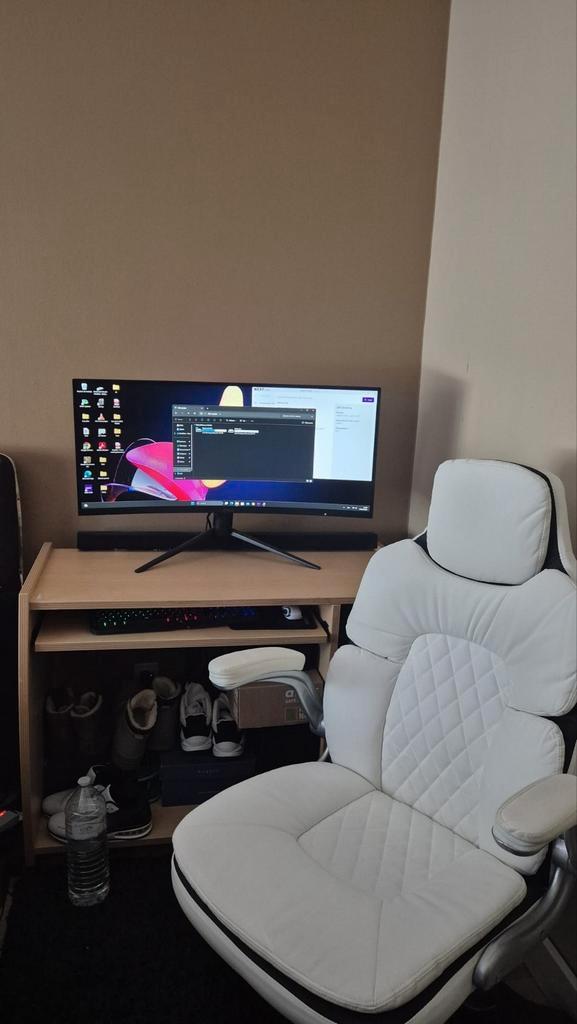 Gaming/Workstation PC + MSI Curved Monitor + Gamingstoel

Sp, Computers en Software, Desktop Pc's, Zo goed als nieuw, HDD, SSD