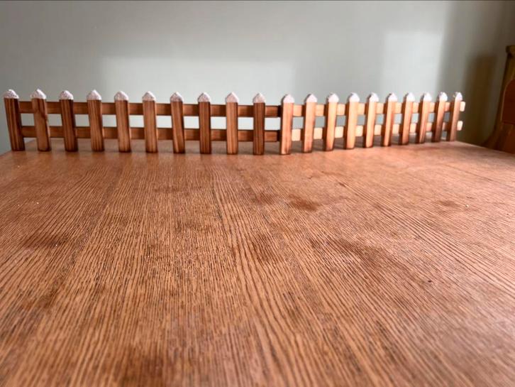 2x houten besneeuwde hekjes - kerst decoratie, Diversen, Kerst, Nieuw, Ophalen of Verzenden